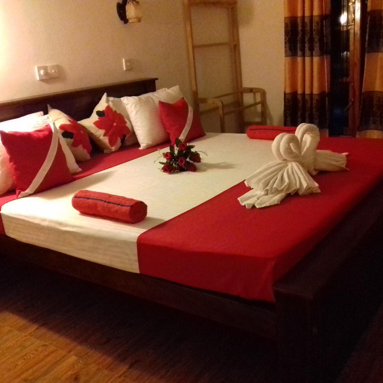 Rainbow Guest House Хиккадува Экстерьер фото