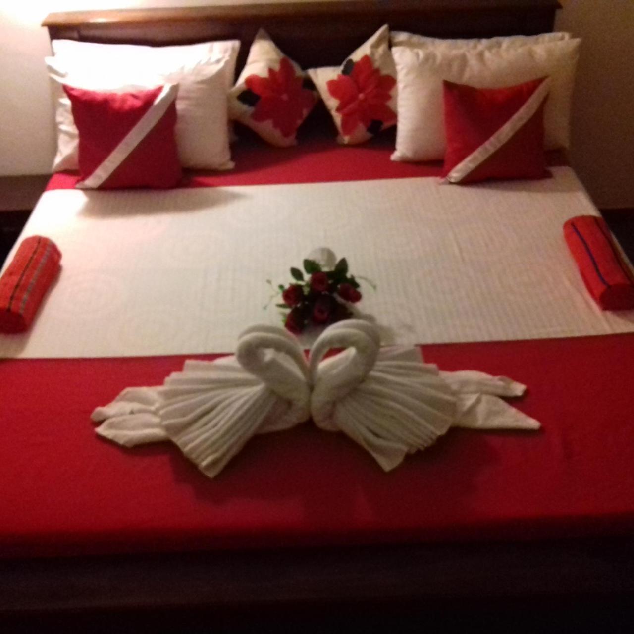 Rainbow Guest House Хиккадува Экстерьер фото