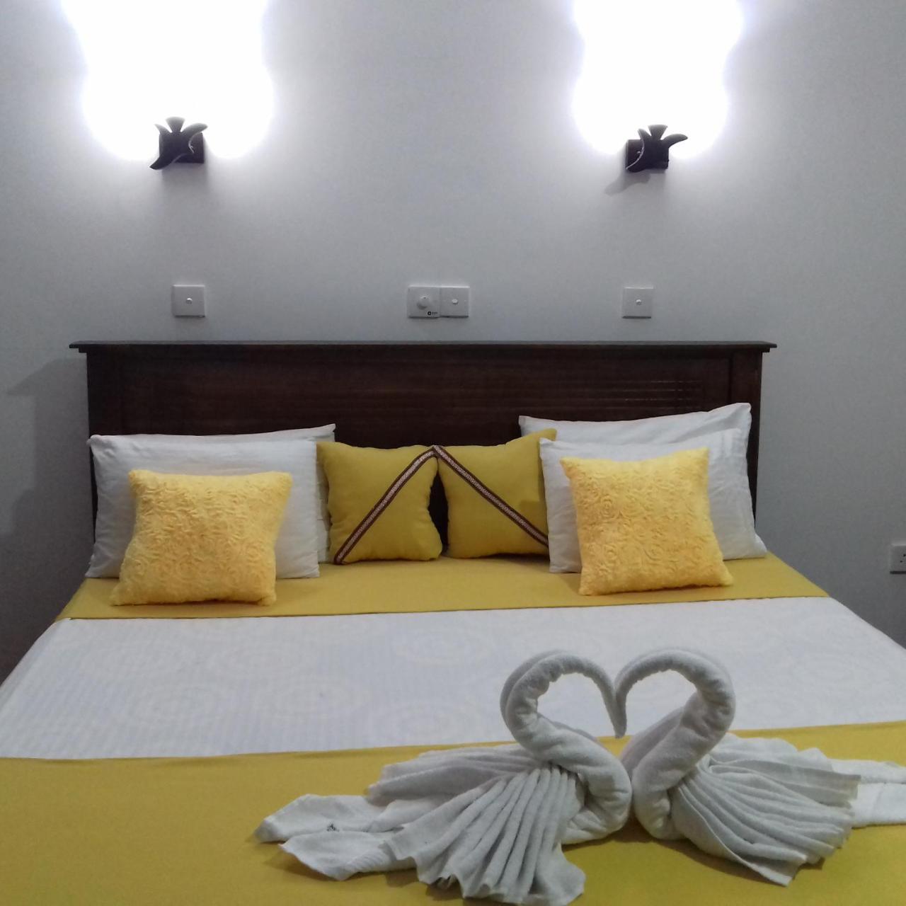 Rainbow Guest House Хиккадува Экстерьер фото