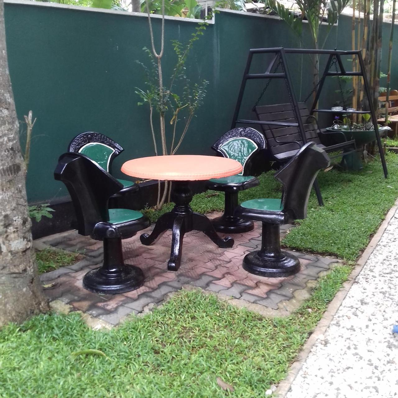 Rainbow Guest House Хиккадува Экстерьер фото